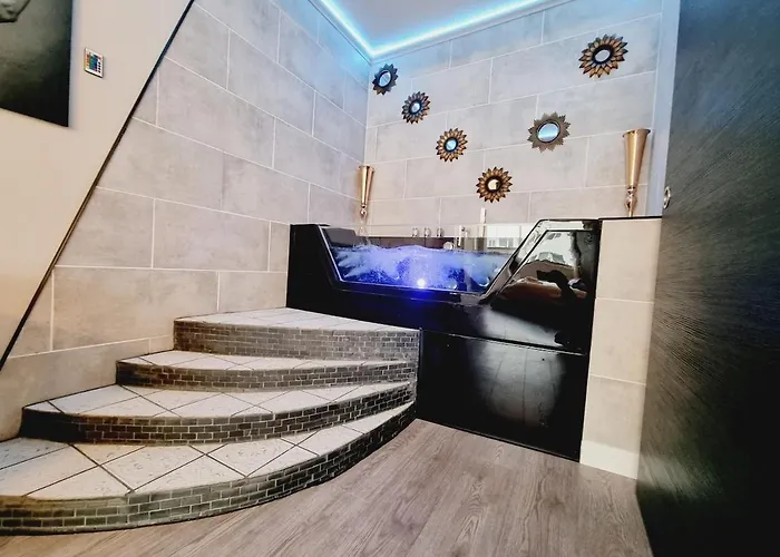 Orphelin2 Balneo Plaisir & Detente Au Centre Apartment